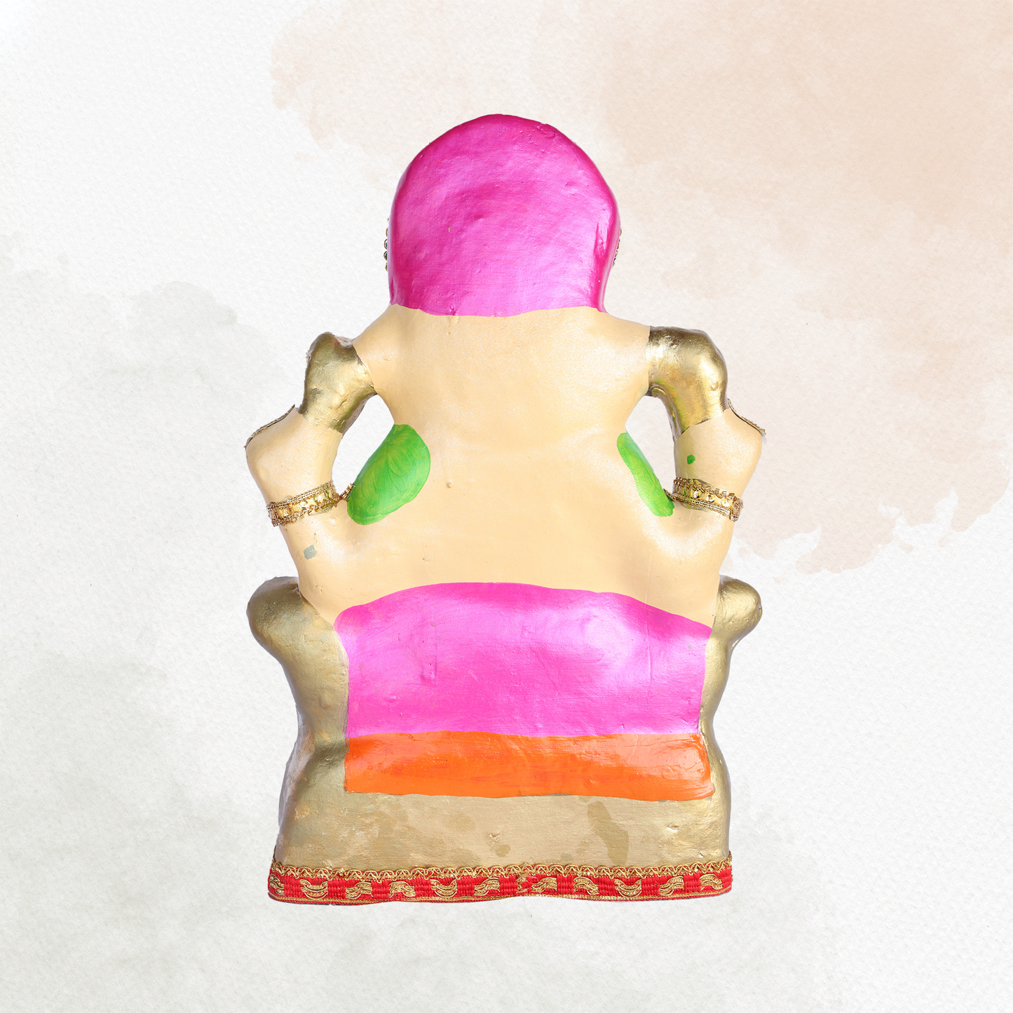17 Inch – Seated Ganesha Idol in Rani Pink Attire | Eco-Friendly Shadu Mitti Murti with Fan-Style Pagdi & Kundan Jewelry