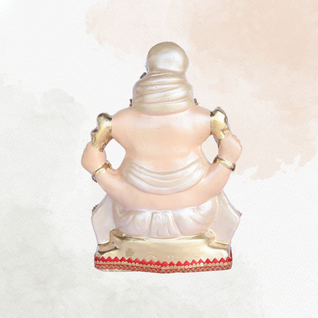 13 Inch – Ivory White Attire with Kundan & Pearl Embellishments | Eco-Friendly Shadu Mitti Lord Ganesha Idol (Copy)