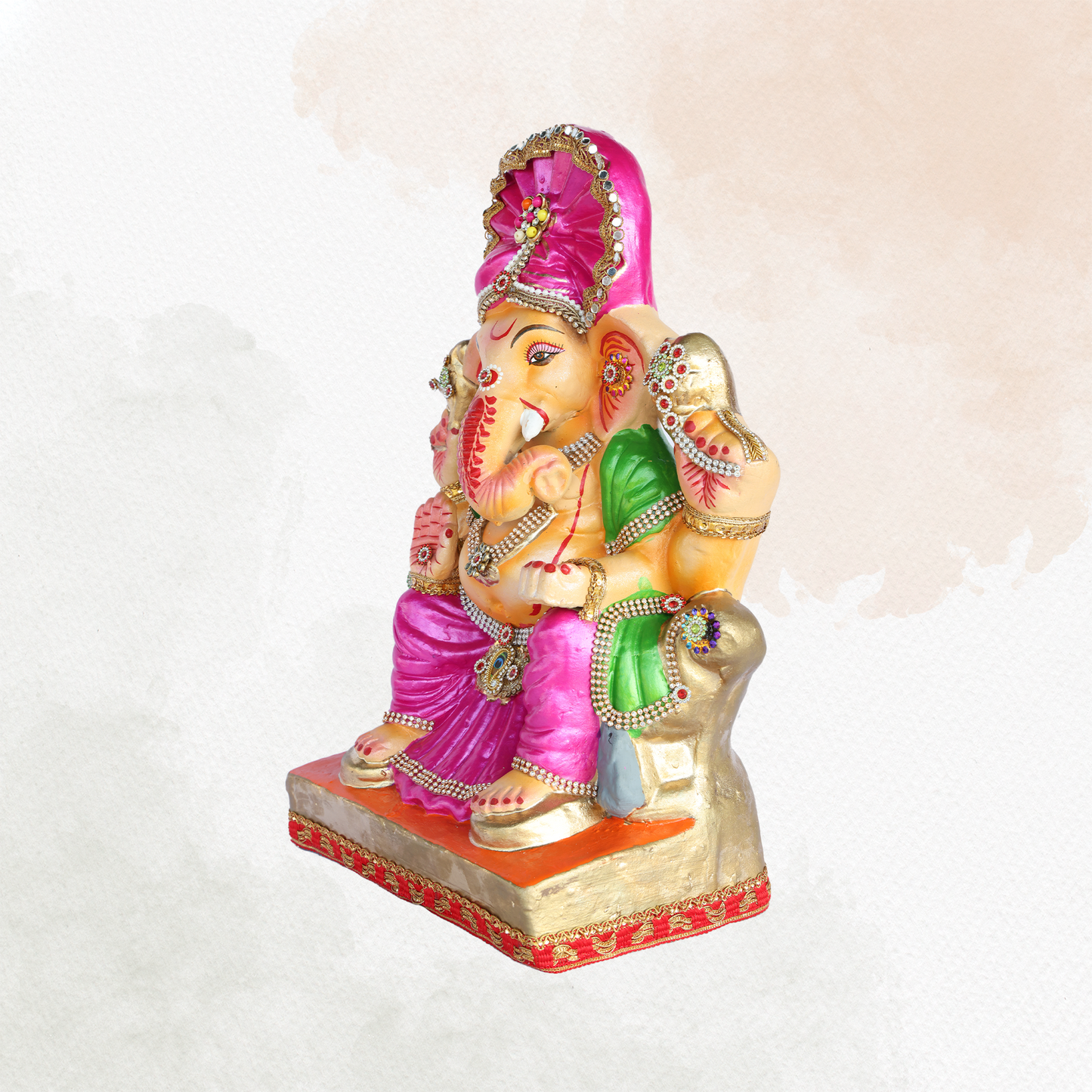 17 Inch – Seated Ganesha Idol in Rani Pink Attire | Eco-Friendly Shadu Mitti Murti with Fan-Style Pagdi & Kundan Jewelry