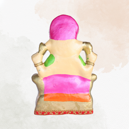 17 Inch – Seated Ganesha Idol in Rani Pink Attire | Eco-Friendly Shadu Mitti Murti with Fan-Style Pagdi & Kundan Jewelry
